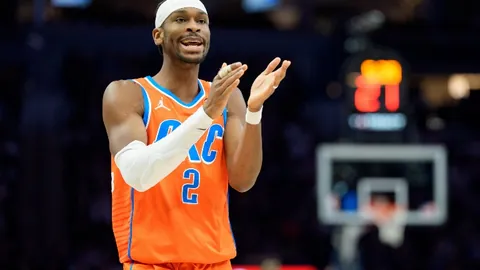 凯恩帽子戏法助拜仁4-0完胜斯图，登顶德甲联赛首位